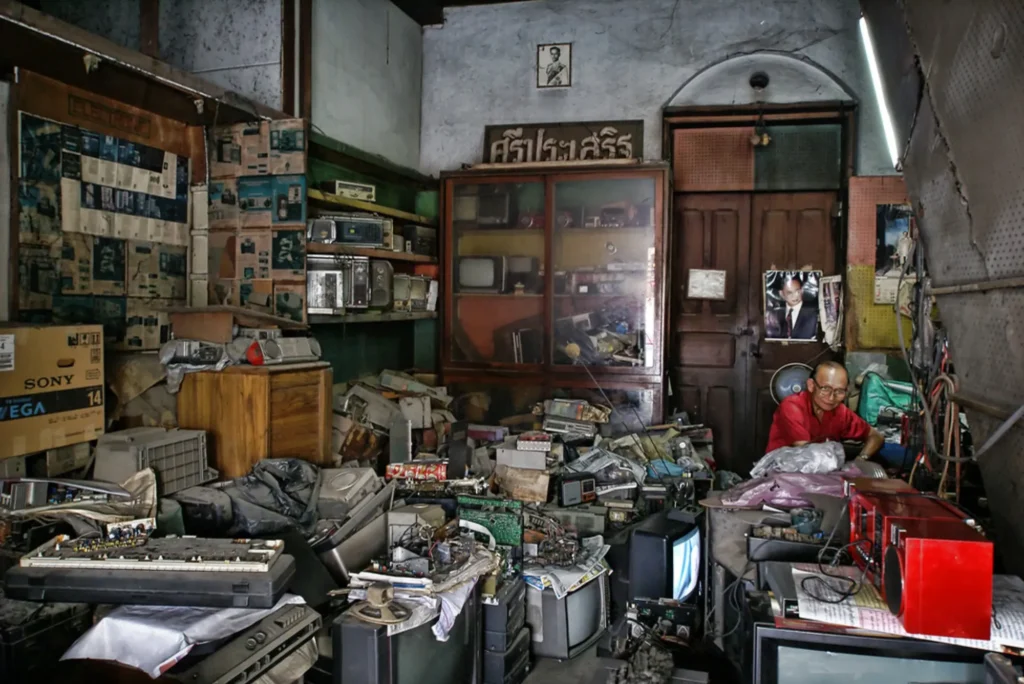 electronics repair shop