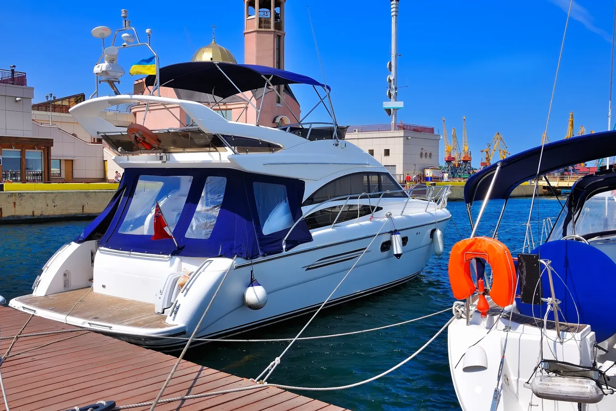 Which companies offer luxury boat tours in Dubai