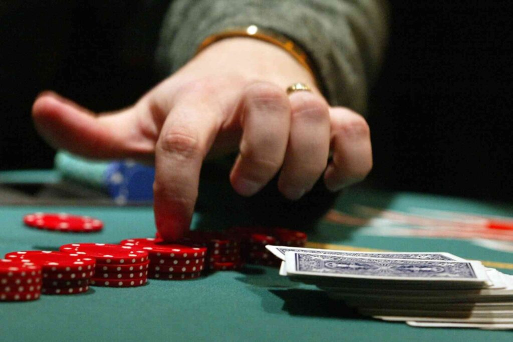 How Do You Play Poker Online Like a Pro?