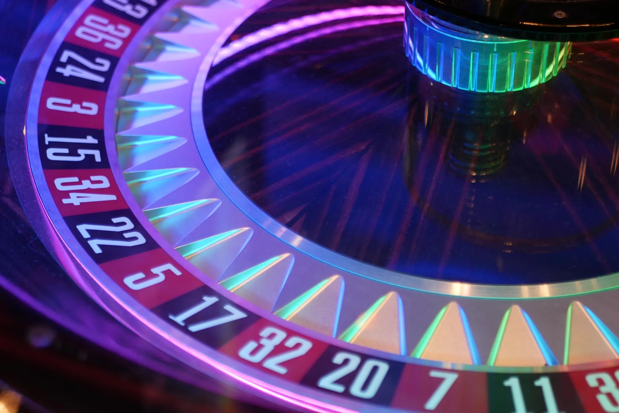 บาคาร่าออนไลน์ vs คาสิโน แบบไหนดีกว่า